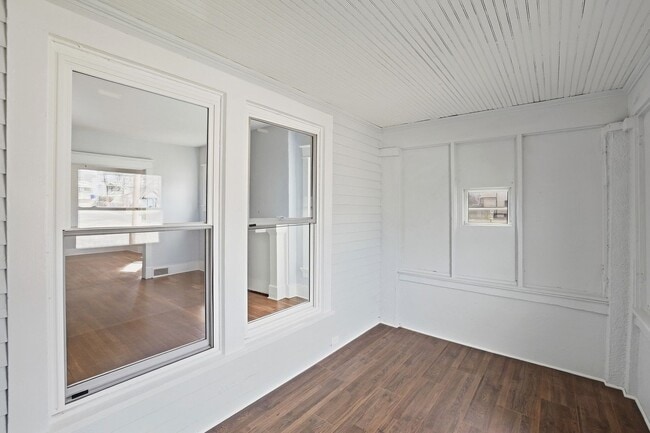 Building Photo - Newly Renovated Four Bedroom!