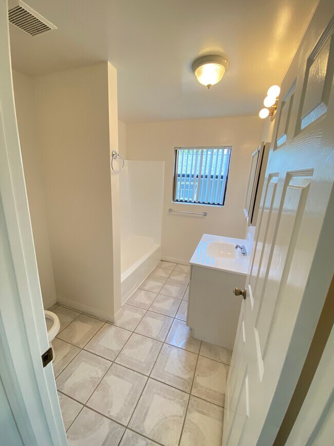 bathroom - 2225 Marathon St
