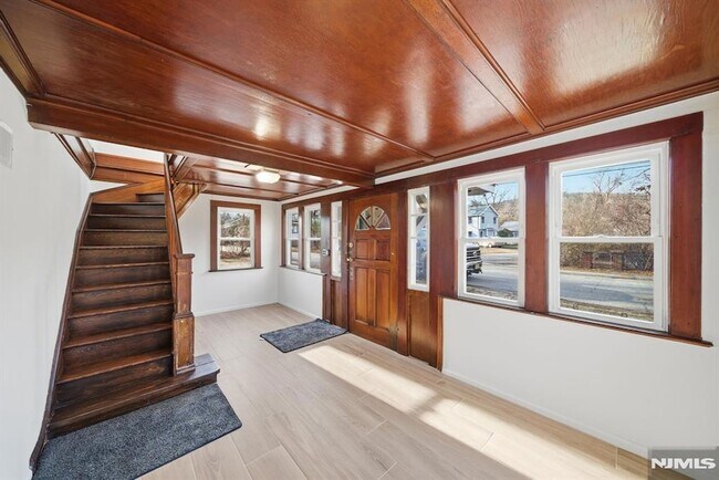 Building Photo - 75 Lakeview Terrace