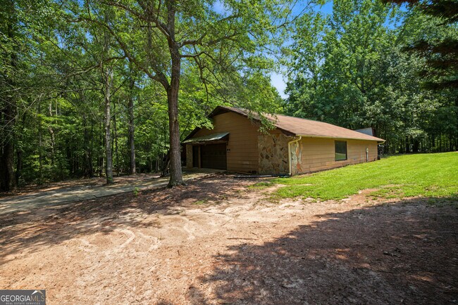 Building Photo - 241 Busbin Rd