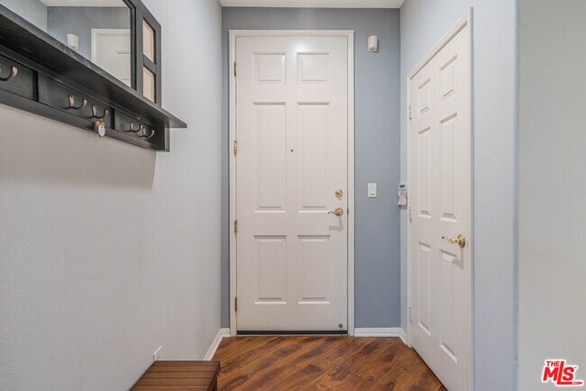 Foto del edificio - 12963 W Runway Rd