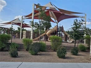 Building Photo - 2553 Chateau Clermont St