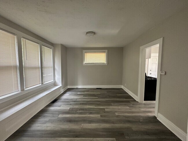 Foto del edificio - 722 Delhi Ave