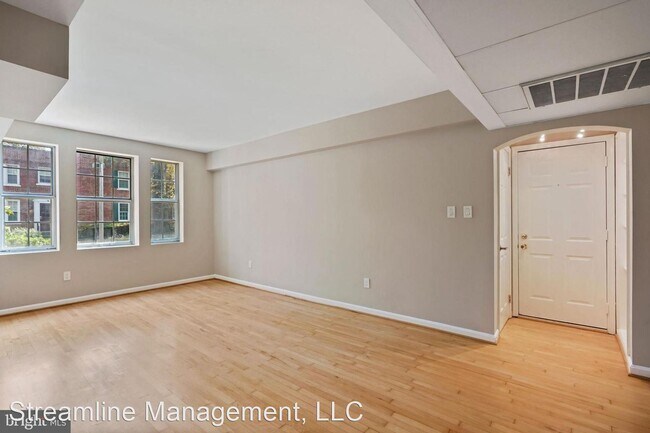 Building Photo - 2 br, 1 bath House - 1752 N Rhodes St #6-323