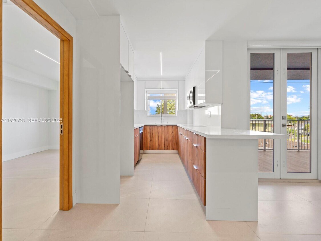 Foto principal - 4854 NW 7th St