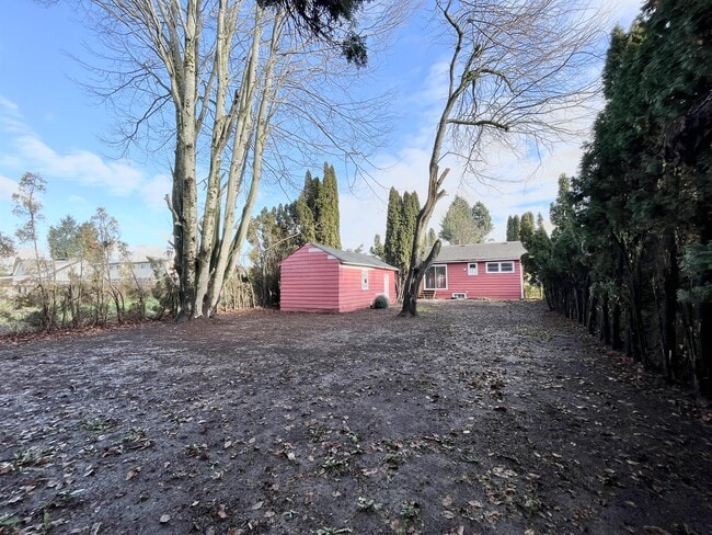 Building Photo - 9237 Woodbine St