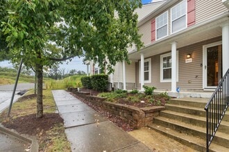 Building Photo - 2012 Ethan Ln