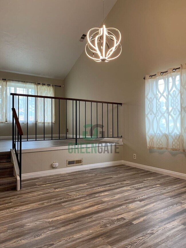 Building Photo - WELCOME HOME! 5 Bedroom, 3 FULL BATHS 2 ST...