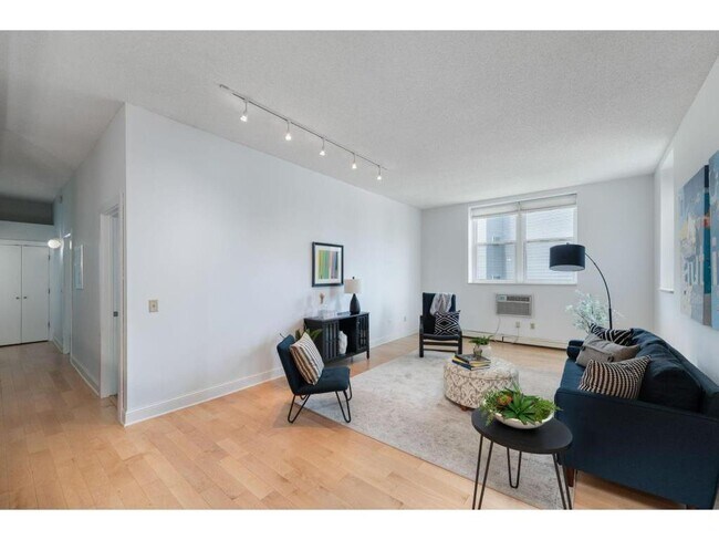 Building Photo - 215 7th St NE