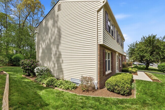 Building Photo - 1522 Powells Tavern Pl
