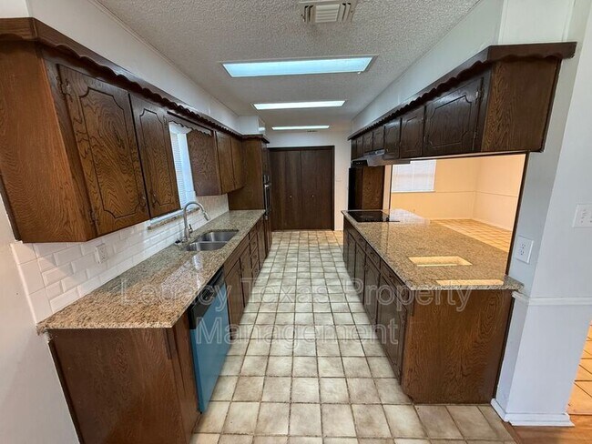 Foto del edificio - 1205 Tanglewood Dr