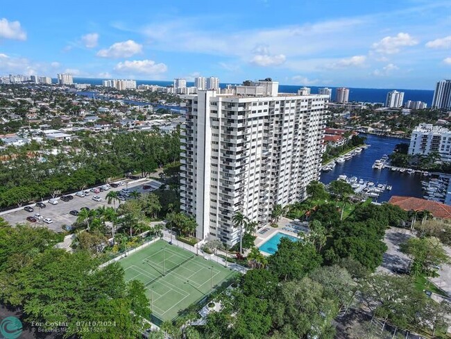 Building Photo - 3200 Port Royale Dr S