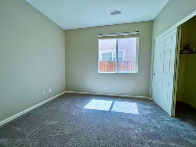 Building Photo - 3086 Ormonde St