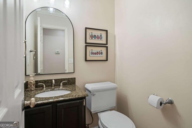 Building Photo - 10965 Pinehigh Dr