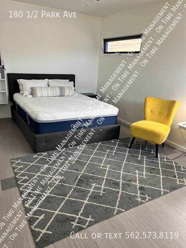 Building Photo - Studio/1 Bath in the Heart Of Belmont Shore