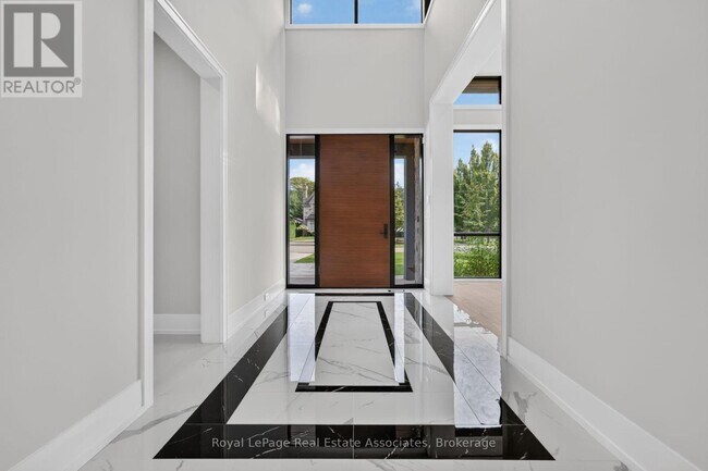 Photo du bâtiment - 1270 Birchview Dr