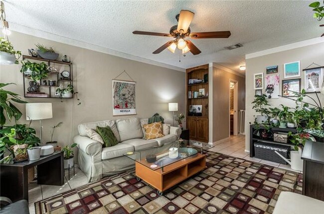 Foto del edificio - 2 Bd / 2 Ba Townhome Minutes Away From Campus & Downtown!