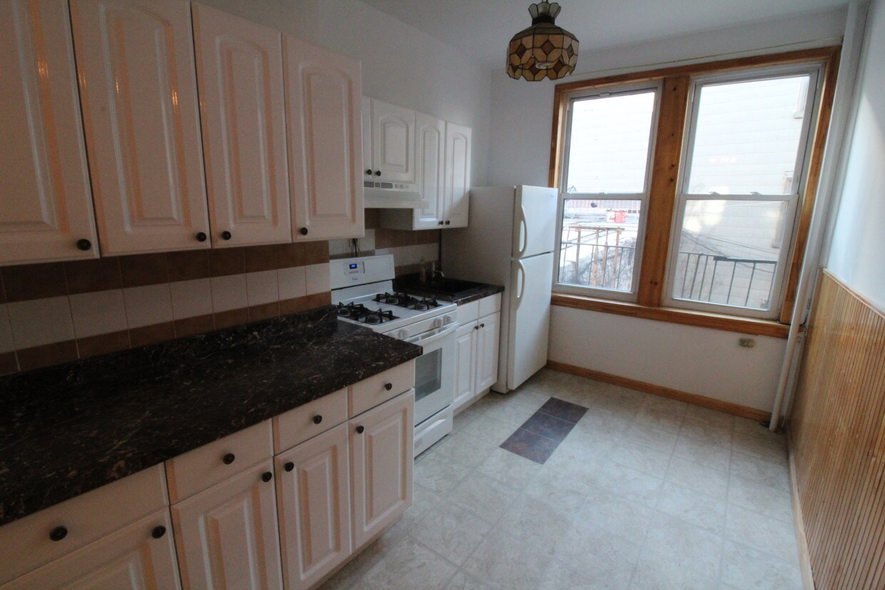 Foto principal - 539 Graham Ave