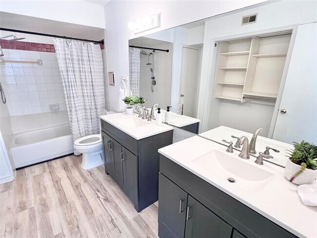 Foto del edificio - 2450 Wickersham Ln