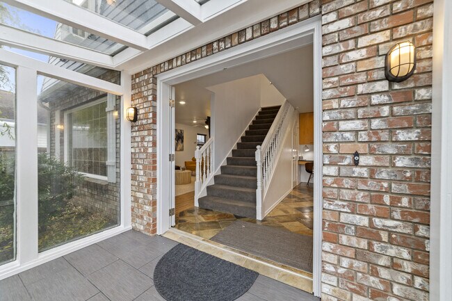 Building Photo - 4132 Matia Dr