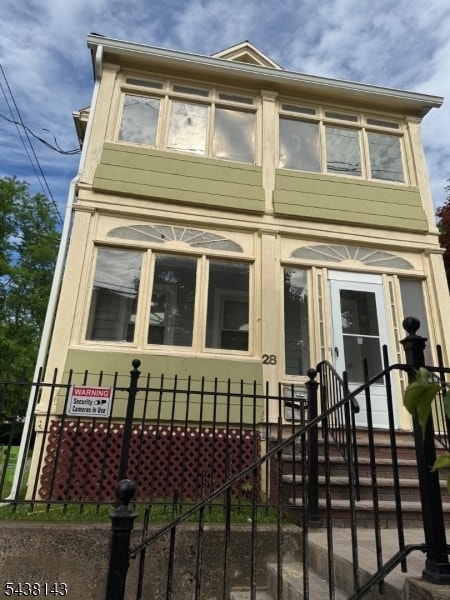 Building Photo - 28 N Middaugh St