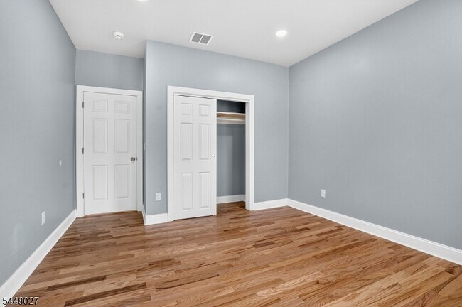Building Photo - 882 S 14th St