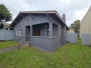 Building Photo - 621 W Del Norte St