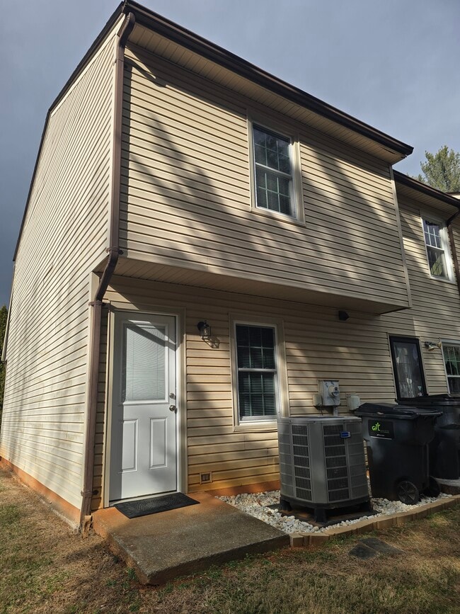 Photo - 8108 Timberlake Rd Townhome