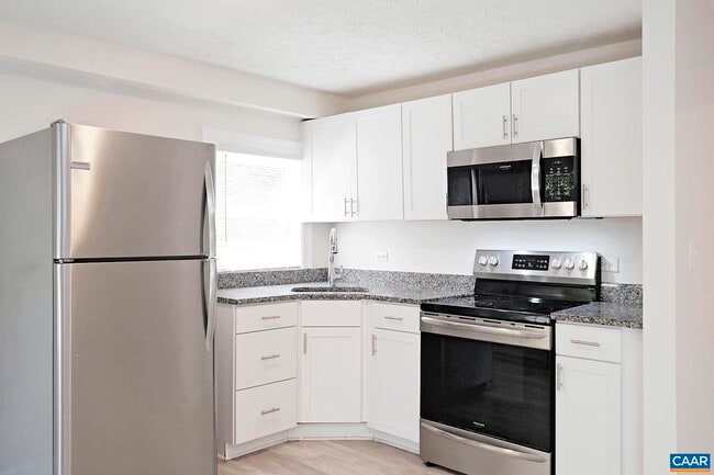 Foto del edificio - 616 ROCK CREEK Rd