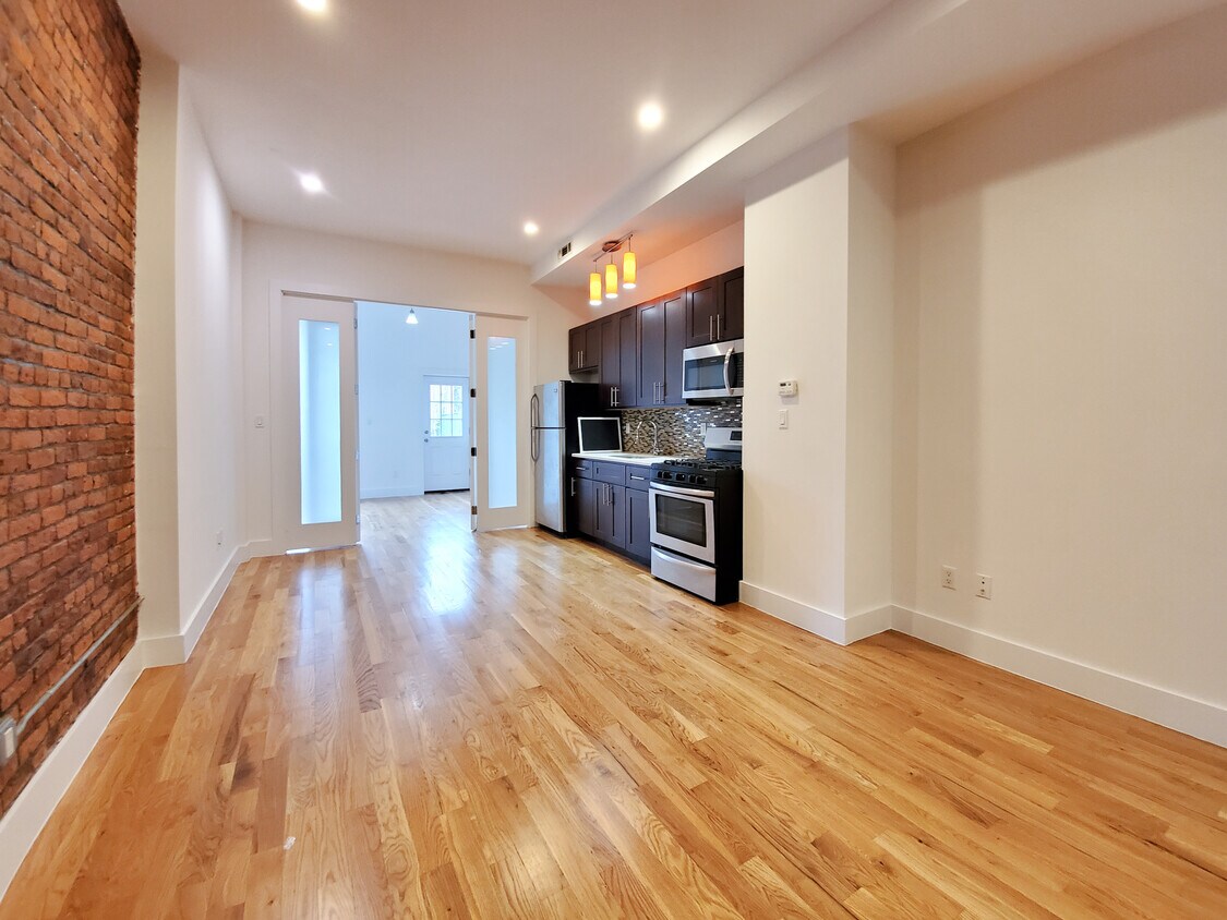 Foto principal - 841 Kent Ave