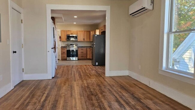Building Photo - 158 3rd St