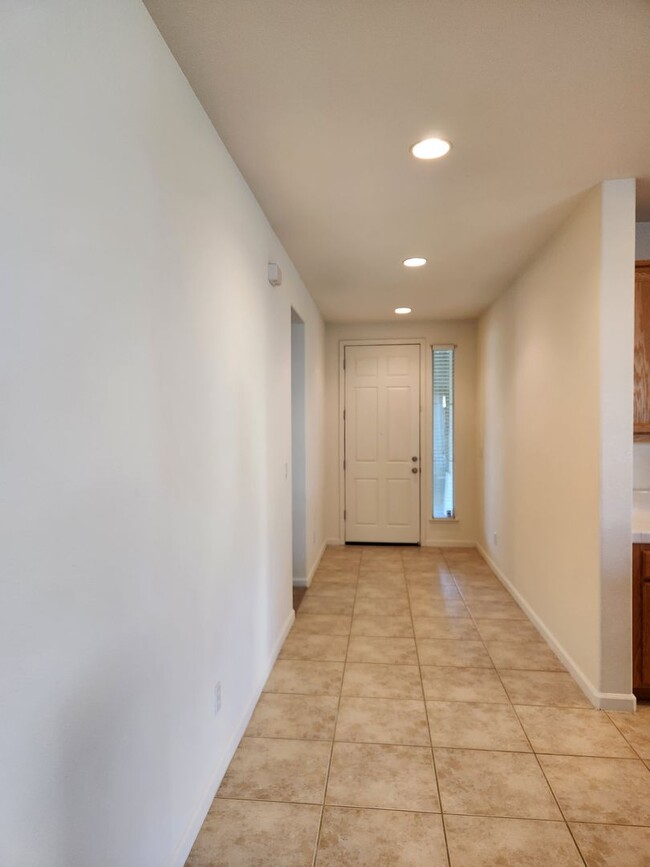 Foto del edificio - Folsom Parkway 3 Bdrm, 2 bath - Close to s...