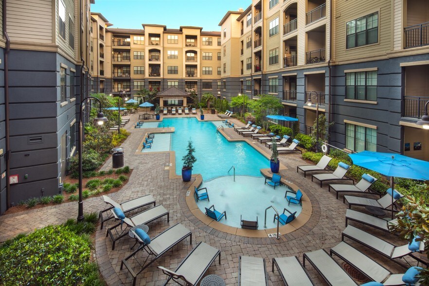 3695 Cumberland Blvd