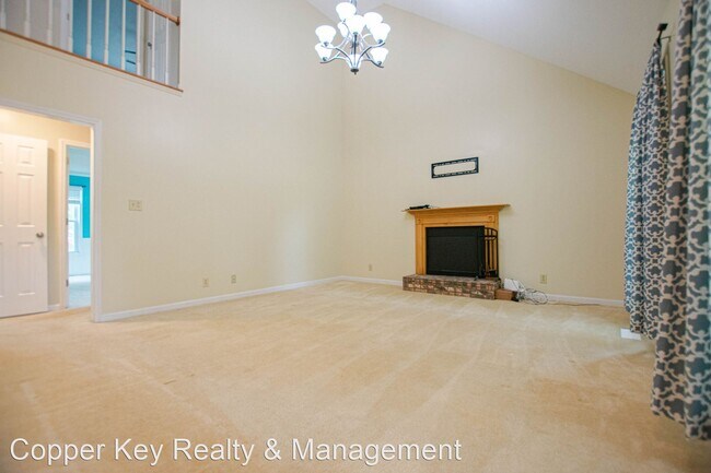 Building Photo - 3 br, 2.5 bath House - 3321 N. Henderson Way