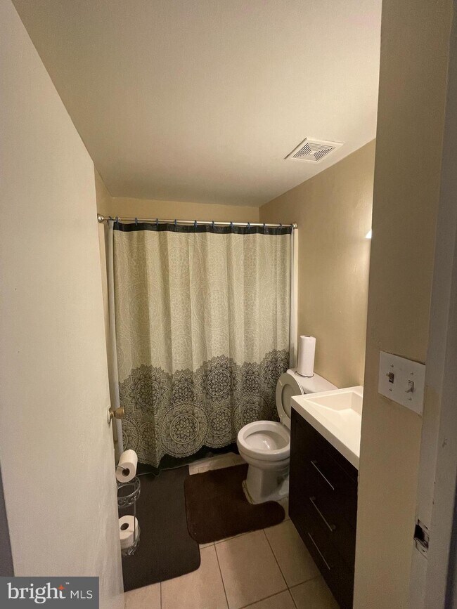 Foto del edificio - 1729 Village Green Dr