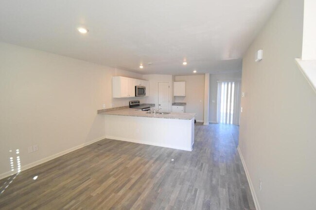 Foto del edificio - 569 Calvin Sowers Rd