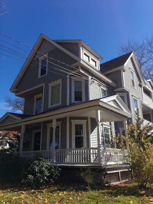 Building Photo - 51 Grand St