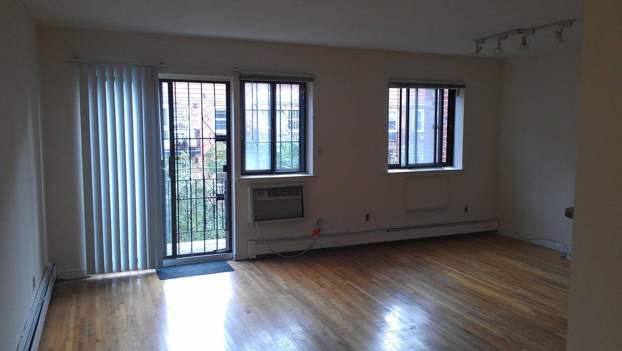 Foto principal - 110-46 72nd Rd