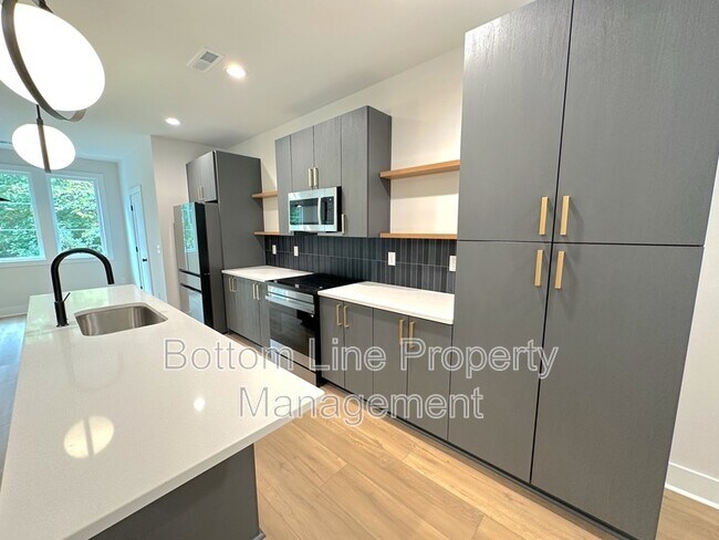 Foto del edificio - 1354 Briar Creek Rd