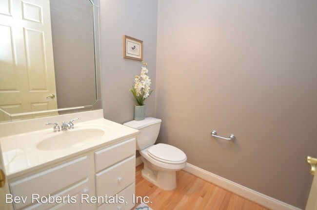 Building Photo - 2404 Carriage Oaks Dr