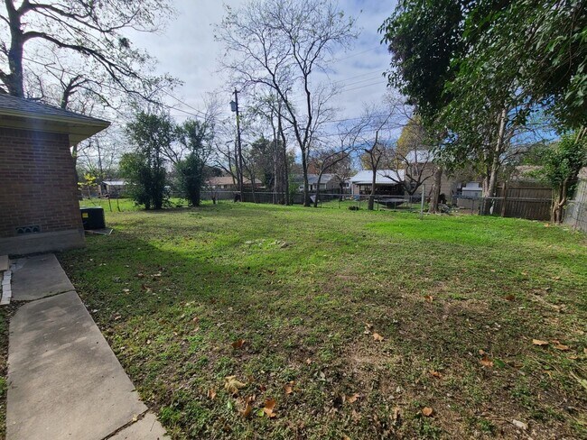 Foto del edificio - 3 Bedroom Home for Rent HOUSING ACCEPTED!