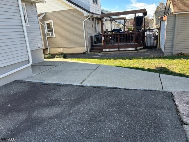 Foto del edificio - 256 E 7th St