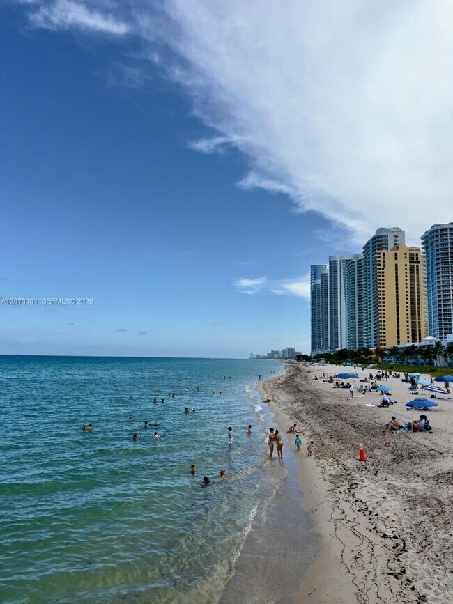 Foto del edificio - 16699 Collins Ave