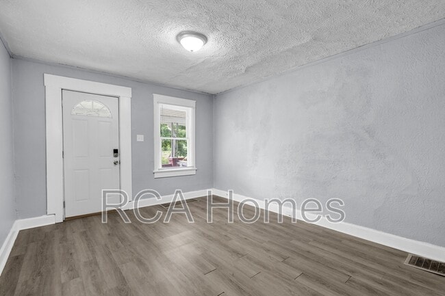 Building Photo - 1358 N Gale St