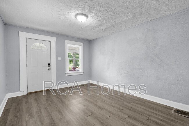 Foto del edificio - 1358 N Gale St