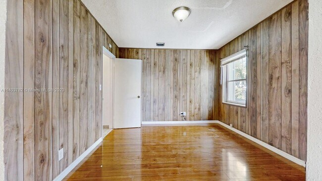 Foto del edificio - 6601 NE 5th Ave