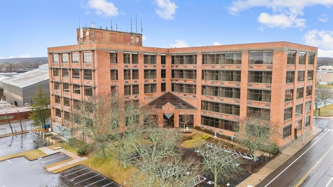 Building Photo - Burritt