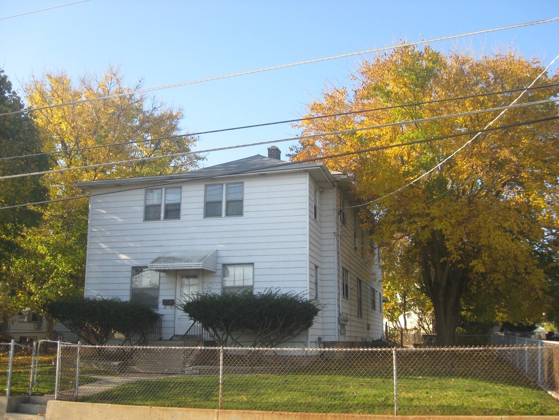 460 Green Bay Rd, Highwood, IL 60040 Apartments in Highwood, IL