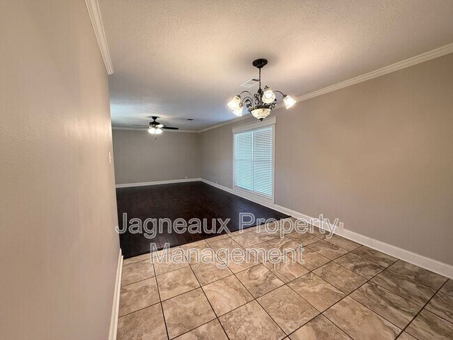 Building Photo - 2528 St Joseph St