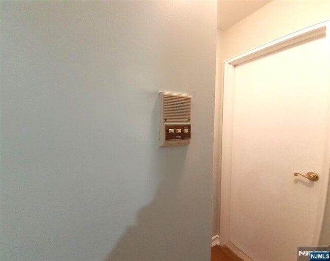 Building Photo - 116 71st St